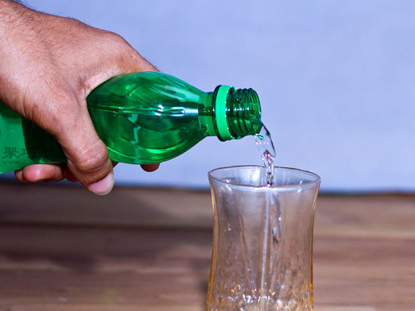 如何在小花瓶里插花 小瓶插花技巧(图2)