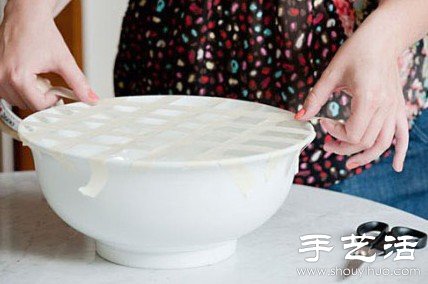 家庭插花小窍门 用胶带帮你定位DIY(图4)