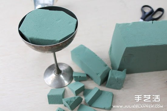 简易插花入门教程图解 所用花器是废旧圣杯~(图2)